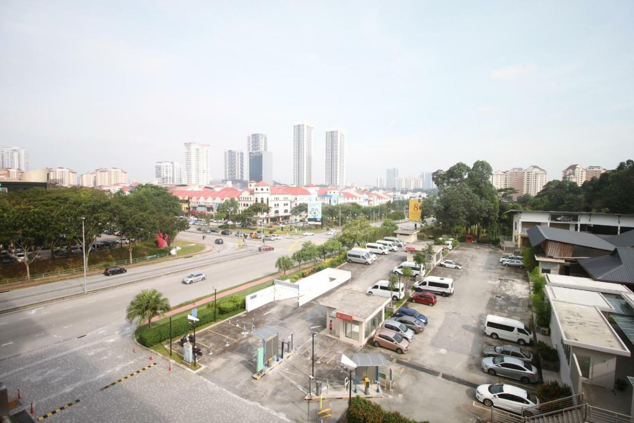 Tropical Hotel Kota Damansara Exterior photo